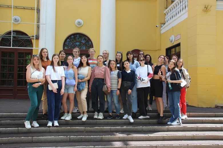 В рамках программы молодежного и студенческого туризма НГУЭУ посетили студенты ОмГУ им. Ф.М. Достоевского